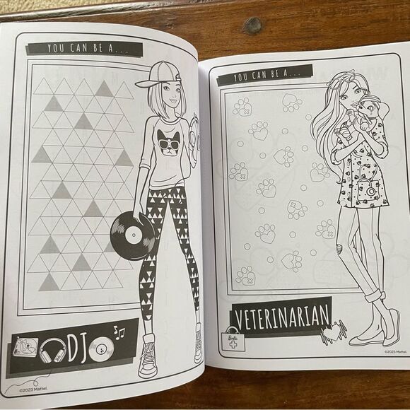 Bundle of 3 Crayola/ Barbie/ Paw Patrol Coloring Books NEW - Picture 10 of 16